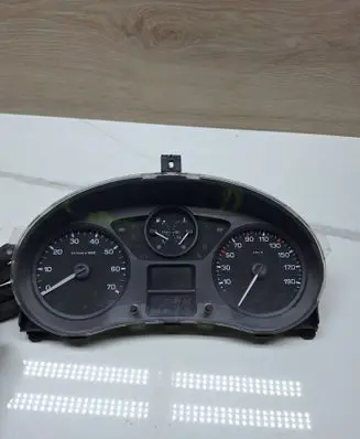 Peugeot Partner Speedometer (instrument cluster) 555001310104