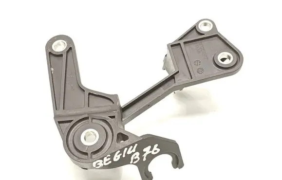 Volvo V40 Gear shift cable bracket 31325391