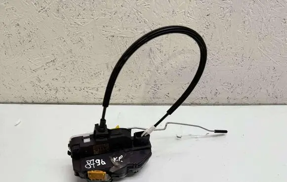 Opel Insignia A Front door lock