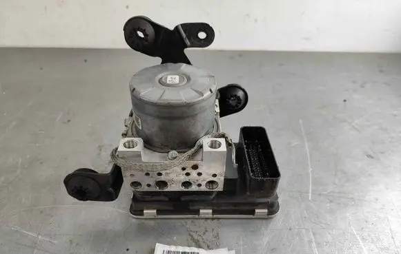 Volvo XC60 ABS Pump 32214774