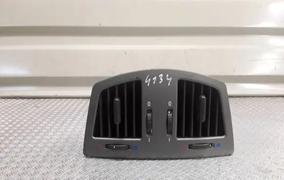 BMW 7 E65 E66 Rear air vent grill 8385257 14121810