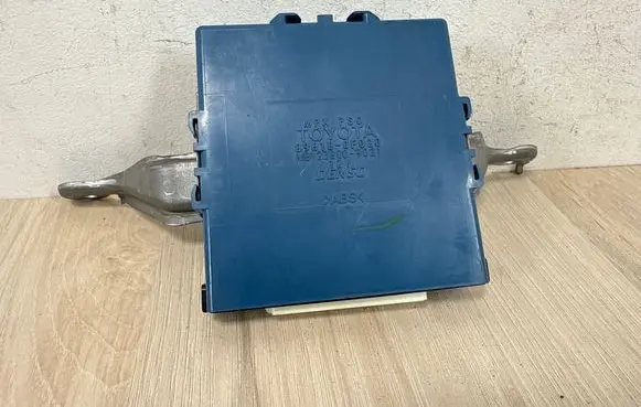 Toyota Corolla Verso AR10 Combustion control unit/module 896180F020 MB1238009021