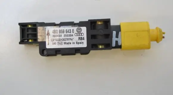 Audi A3 S3 8P Airbag deployment crash/impact sensor 4B0959643E