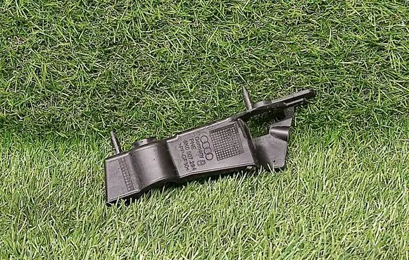 Audi A4 S4 B8 8K Front bumper mounting bracket 8K0807284