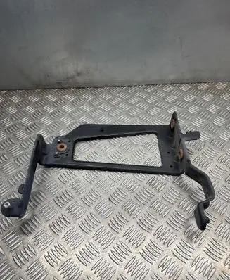 Audi Q7 4M Radiator mount bracket 4M0121261R