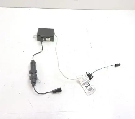 Mercedes-Benz ML W163 Aerial antenna amplifier 1638200289 2028202389 A1635409008