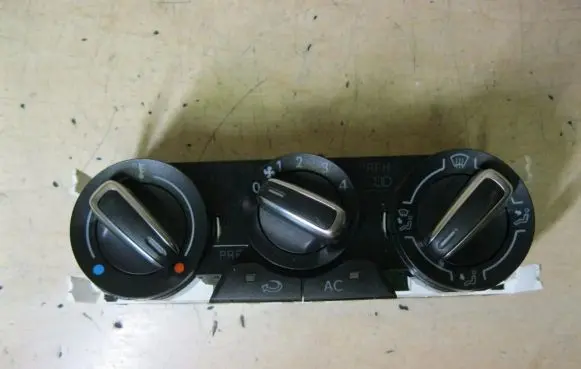 Audi A1 Climate control unit 8X0820045A Y379 ++
