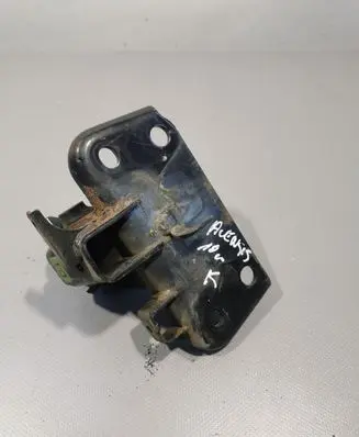 Toyota Avensis T270 Engine mount bracket