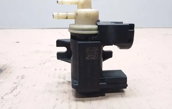 Audi A4 S4 B8 8K Turbo solenoid valve 8K09006627