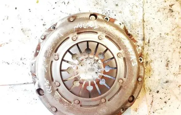 Volkswagen Touran I Pressure plate 7018141