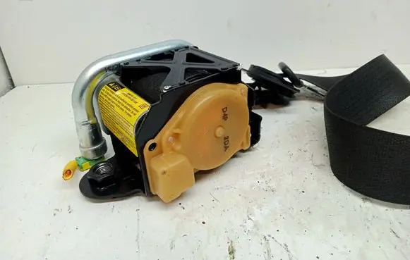 Chevrolet Trax Front seatbelt 95301329