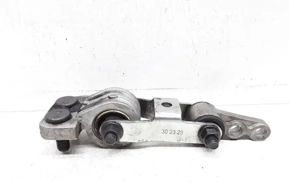 Volvo XC90 Engine mount bracket
