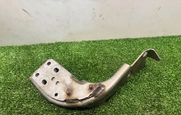 Volvo XC90 Muffler mount bracket/holder 31697446 97746918