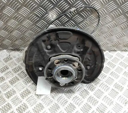 Rear wheel hub