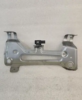 Porsche Cayenne (9Y0 9Y3) Fender mounting bracket 9Y0821431 971907651