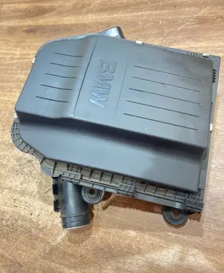 BMW 3 E90 E91 Air filter box 7556547