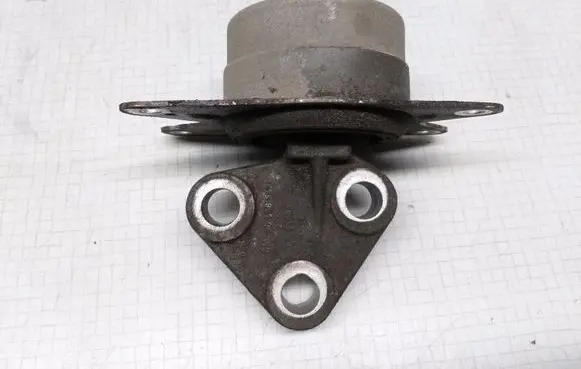 Opel Astra H Gearbox mount