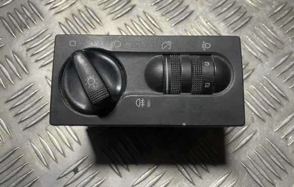 Volkswagen Golf III Light switch 1H6941531N 1N13427