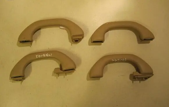 Volkswagen Touran I Front interior roof grab handle 6N0857607AB