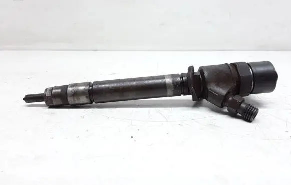 Volvo V70 Fuel injector 30777526