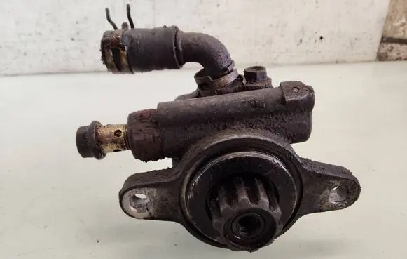 Toyota Land Cruiser (J100) Power steering pump 1A372
