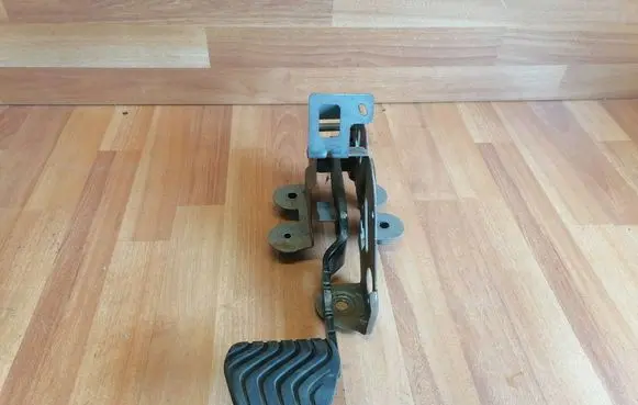 Renault Espace V (RFC) Brake pedal 465011585R