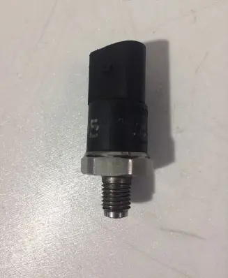 Mercedes-Benz E W211 Fuel pressure sensor 0281002239 18130001755