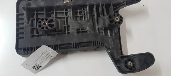 Volkswagen PASSAT B6 Battery tray 1K0915333C