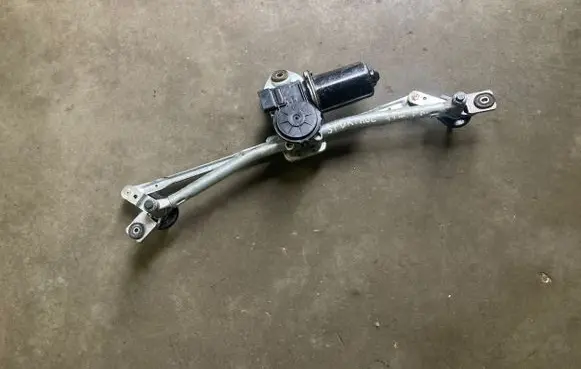 KIA Sportage Front wiper linkage and motor F00S2S2810