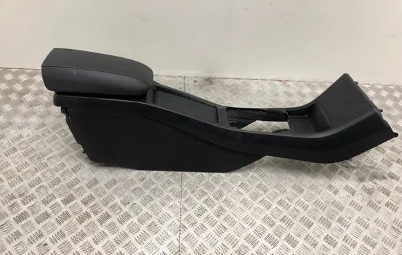 Volvo V40 Center console