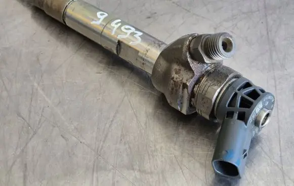 BMW 7 G11 G12 Fuel injector B47D20A