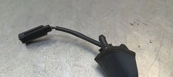 BMW 3 E92 E93 Windshield washer spray nozzle 8365385