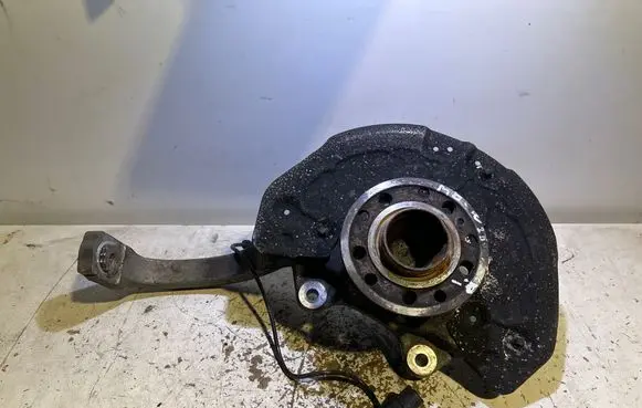 Mercedes-Benz C W205 Front wheel hub