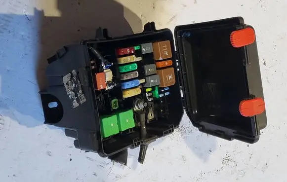 Opel Corsa F Fuse box set 