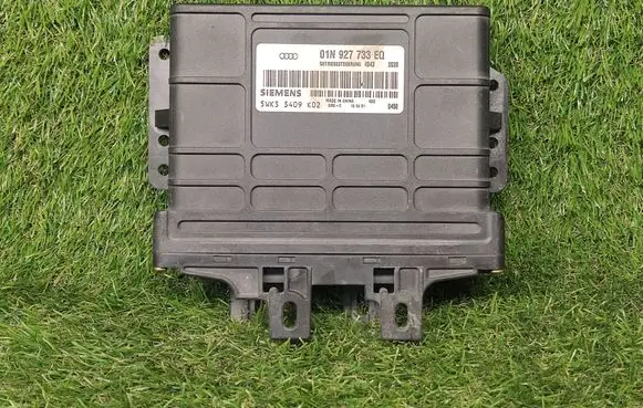 Volkswagen PASSAT B5.5 Gearbox control unit/module 01N927733EQ 5WK33409