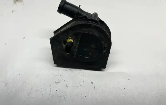 Volkswagen Jetta VII Electric auxiliary coolant/water pump 5Q0965561