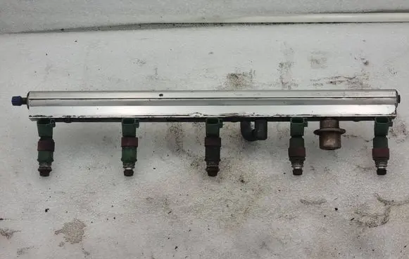 Volvo V70 Fuel main line pipe 9202710 1322146