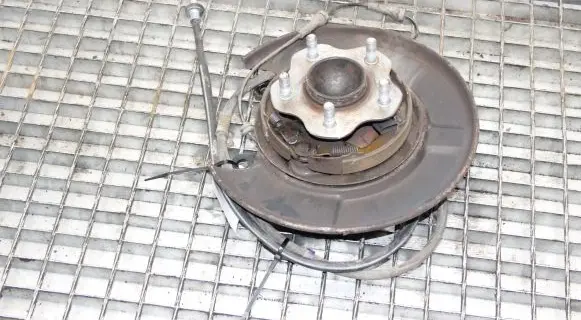 Nissan Juke I F15 Rear wheel hub