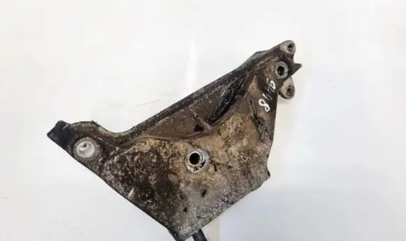 Hyundai Santa Fe Engine mounting bracket