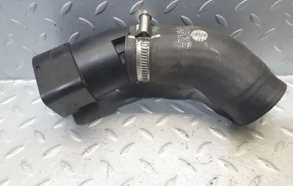 Volkswagen Jetta VI Intake resonator 04L131111M