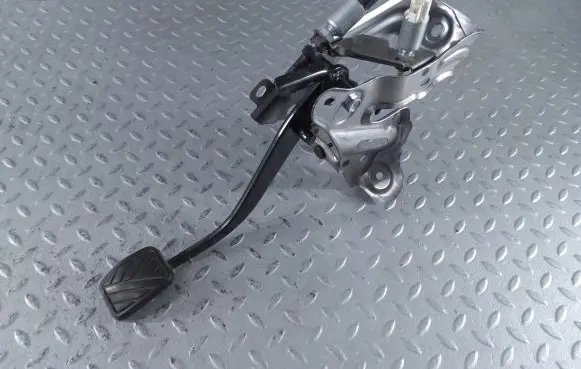 Suzuki Swift III Clutch pedal 4972052R60 4981052R50
