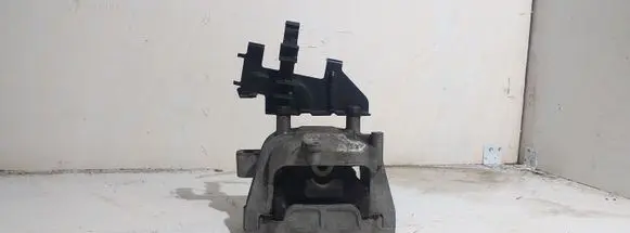Volkswagen PASSAT B6 Engine mount bracket 1K0199262