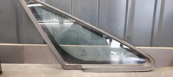 Mitsubishi Colt Front triangle window/glass 