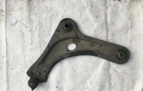 Peugeot 208 Front control arm 9670772080