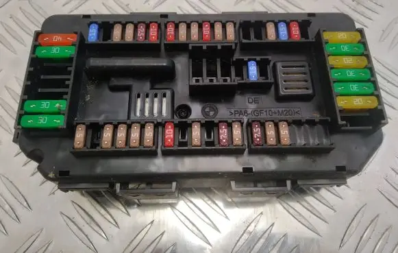 BMW M4 F82 F83 Fuse box set 9389068