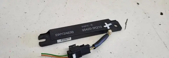 Hyundai ix35 Aerial antenna amplifier 954203K210 31031216 5WY2A63B