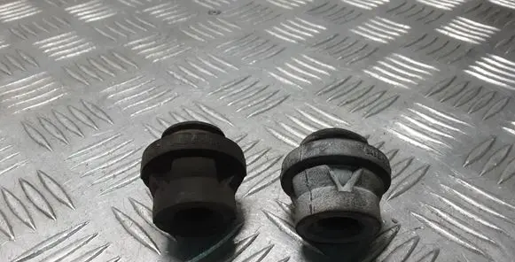 Radiator mount bracket