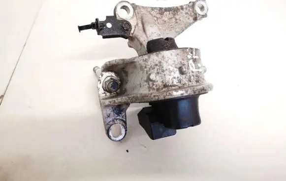 Honda Civic Engine mount bracket