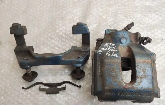 BMW 5 E39 Front brake caliper 6030324