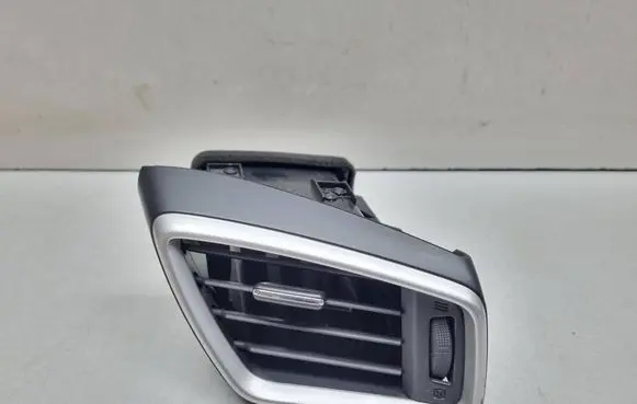 Nissan X-Trail T32 Dashboard side air vent grill/cover trim 687604BA0A